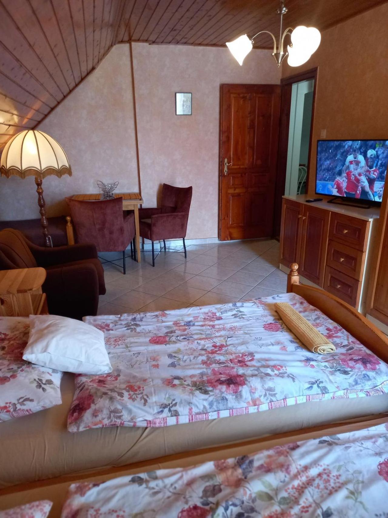 Gizella Haz Apartamento Keszthely Exterior foto