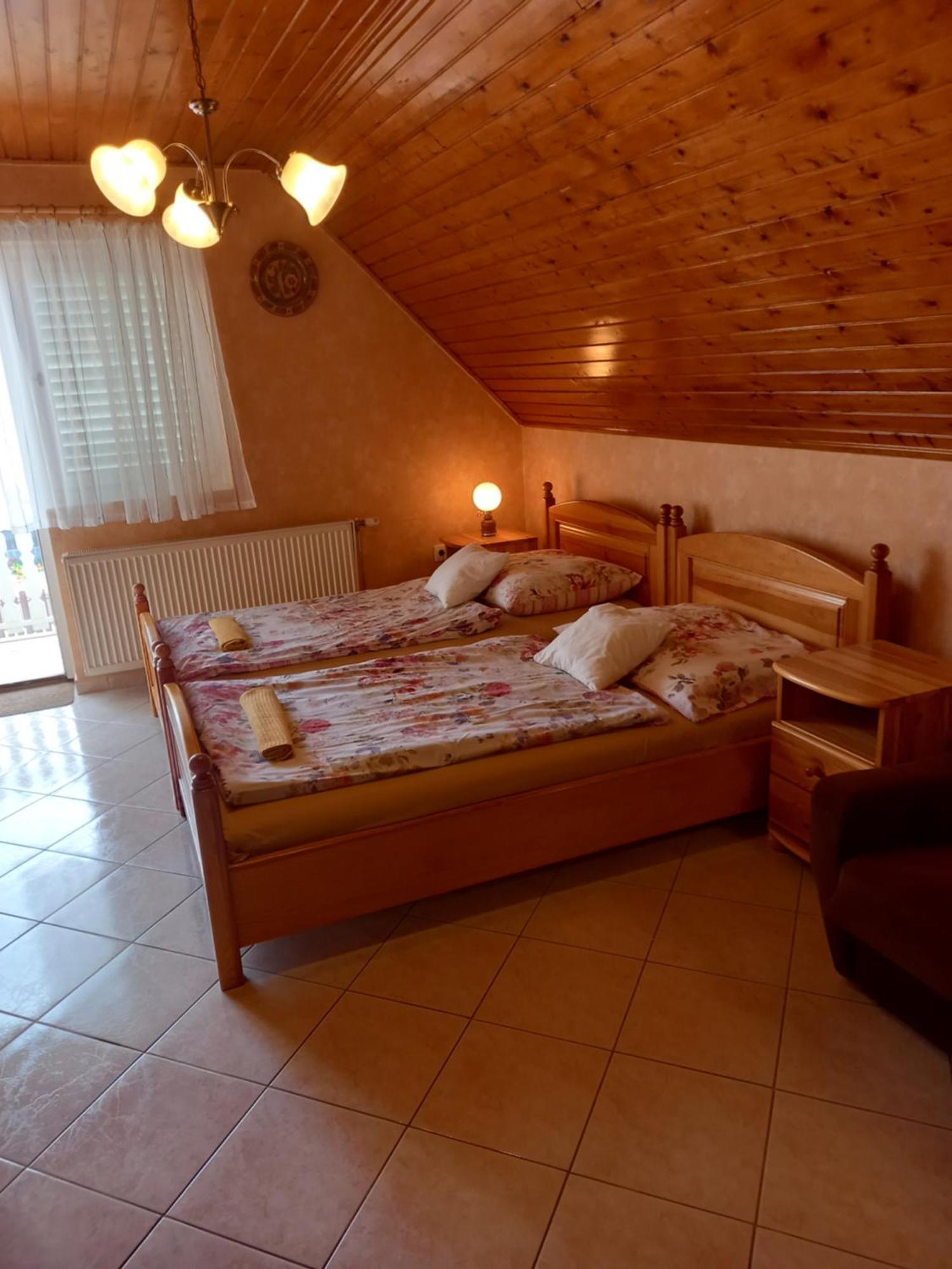 Gizella Haz Apartamento Keszthely Exterior foto